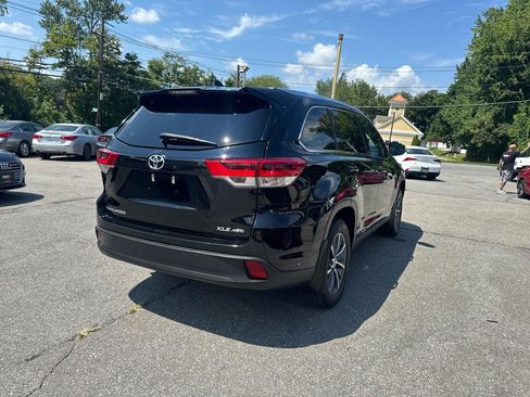 Used 2019 Toyota Highlander XLE AWD/4WD image 9
