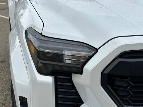 Used 2025 Toyota Tacoma TRD Sport w/ TRD Sport Upgrade Package image 45