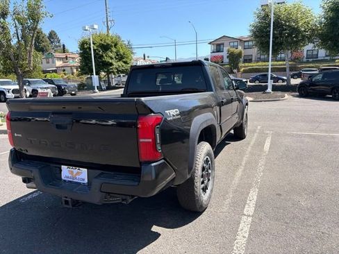 Used 2024 Toyota Tacoma TRD Off-Road w/ TRD Off Road Premium Package AWD/4WD image 8