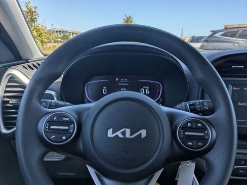 Used 2025 Kia Soul LX FWD image 27