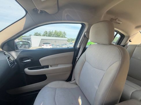 Used 2012 Chrysler 200 Touring FWD image 18