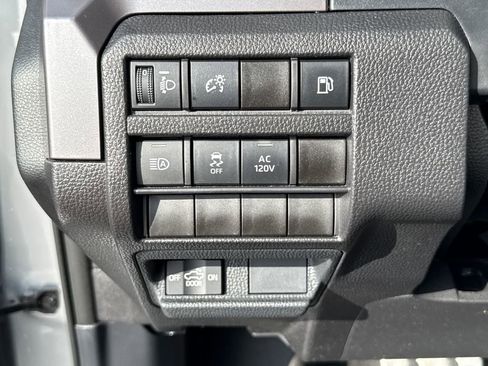 Used 2025 Toyota Tacoma TRD Sport image 13