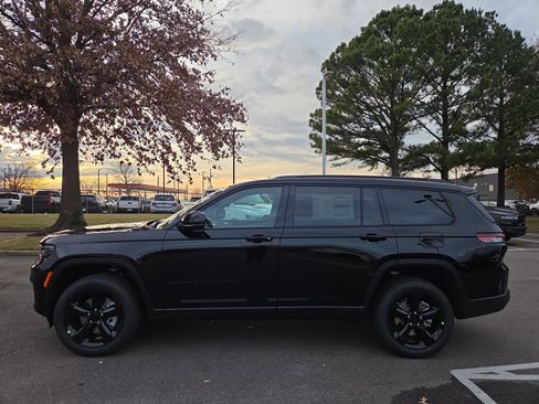 New 2025 Jeep Grand Cherokee L Limited w/ Black Appearance Package AWD/4WD image 2
