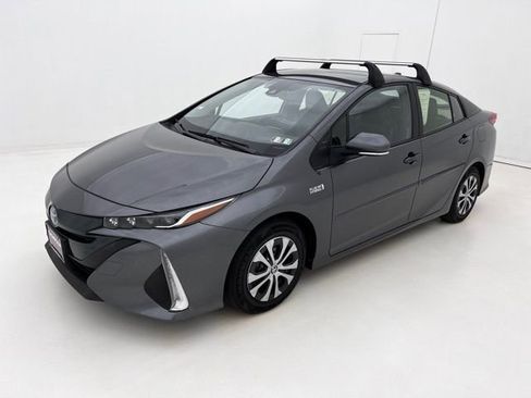 Used 2022 Toyota Prius Prime XLE FWD image 4