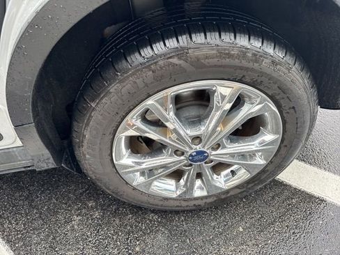Used 2017 Ford Escape SE FWD image 11