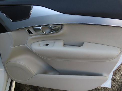 Used 2018 Volvo XC90 T6 Momentum w/ Convenience Package AWD/4WD image 21