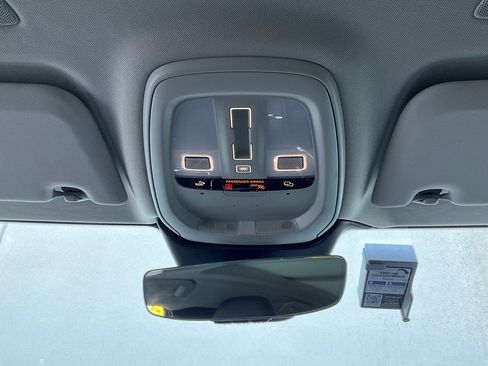 Used 2025 Volvo V60 B5 Cross Country Plus image 15