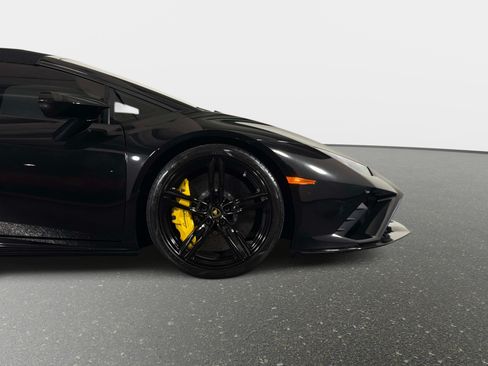Used 2023 Lamborghini Huracan EVO RWD image 4