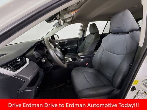 Used 2020 Toyota RAV4 XLE w/ Carpet Mat Package image 5