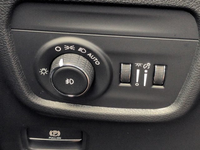 New 2027 Jeep Grand Cherokee Limited RWD image 30