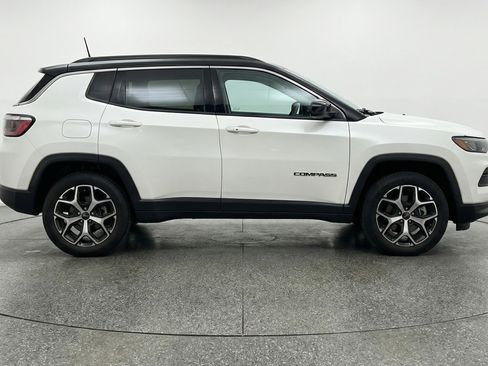 Used 2025 Jeep Compass Limited AWD/4WD image 11