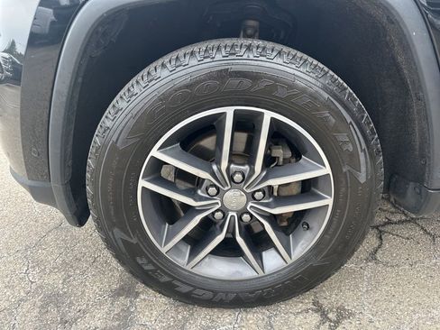 Used 2018 Jeep Grand Cherokee Limited image 33