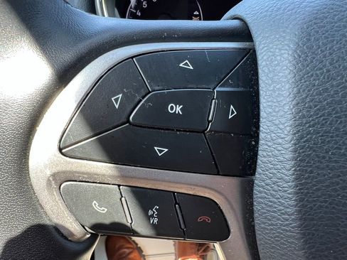 Used 2022 Jeep Grand Cherokee Laredo E w/ Security & Convenience Group image 41