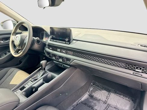 Certified 2025 Honda Accord SE image 33