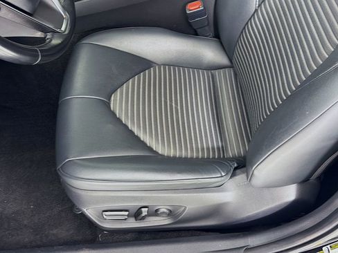 Used 2019 Toyota Camry SE image 18