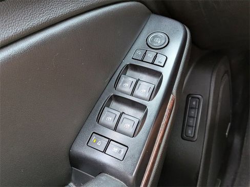 Used 2019 GMC Yukon SLT image 24