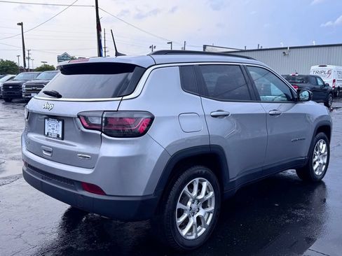 Used 2023 Jeep Compass Latitude w/ Sun and Sound Group AWD/4WD image 3