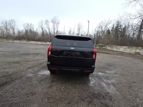 Used 2025 Ford Expedition Max Platinum w/ Stealth Appearance Package AWD/4WD image 5