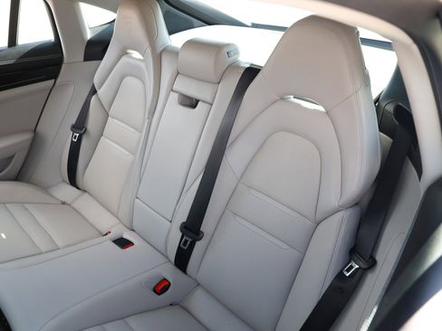 Used 2020 Porsche Panamera image 11
