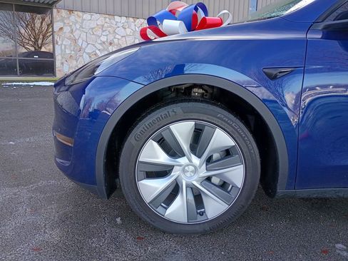 Used 2023 Tesla Model Y Long Range image 25