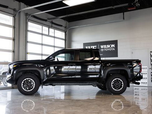 Used 2024 Toyota Tacoma TRD Off-Road w/ TRD Off Road Upgrade Package AWD/4WD image 1