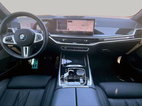 Used 2025 BMW X7 M60i AWD/4WD image 13