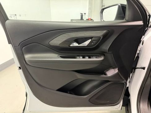 Used 2024 GMC Terrain SLE w/ Driver Convenience Package FWD image 10
