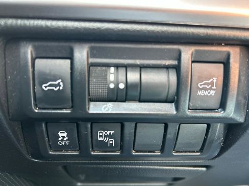 Used 2016 Subaru Outback 2.5i Limited image 11