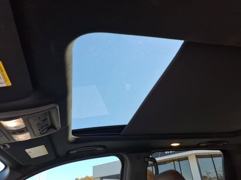 Certified 2021 Nissan Titan Platinum Reserve w/ Moonroof Package image 8