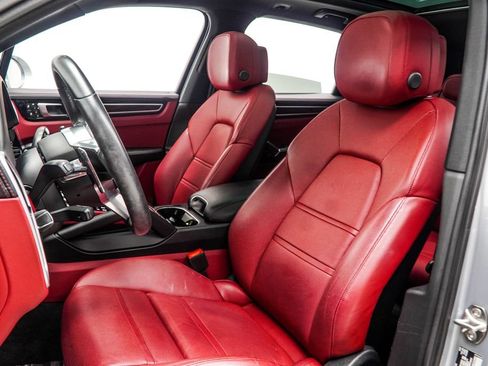 Used 2023 Porsche Cayenne w/ Premium Package AWD/4WD image 48