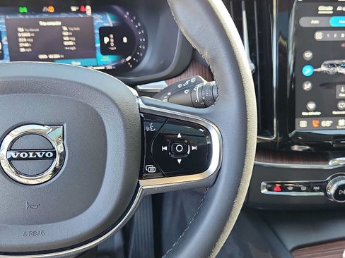Certified 2024 Volvo XC60 B5 Ultimate w/ Protection Package Premier AWD/4WD image 19