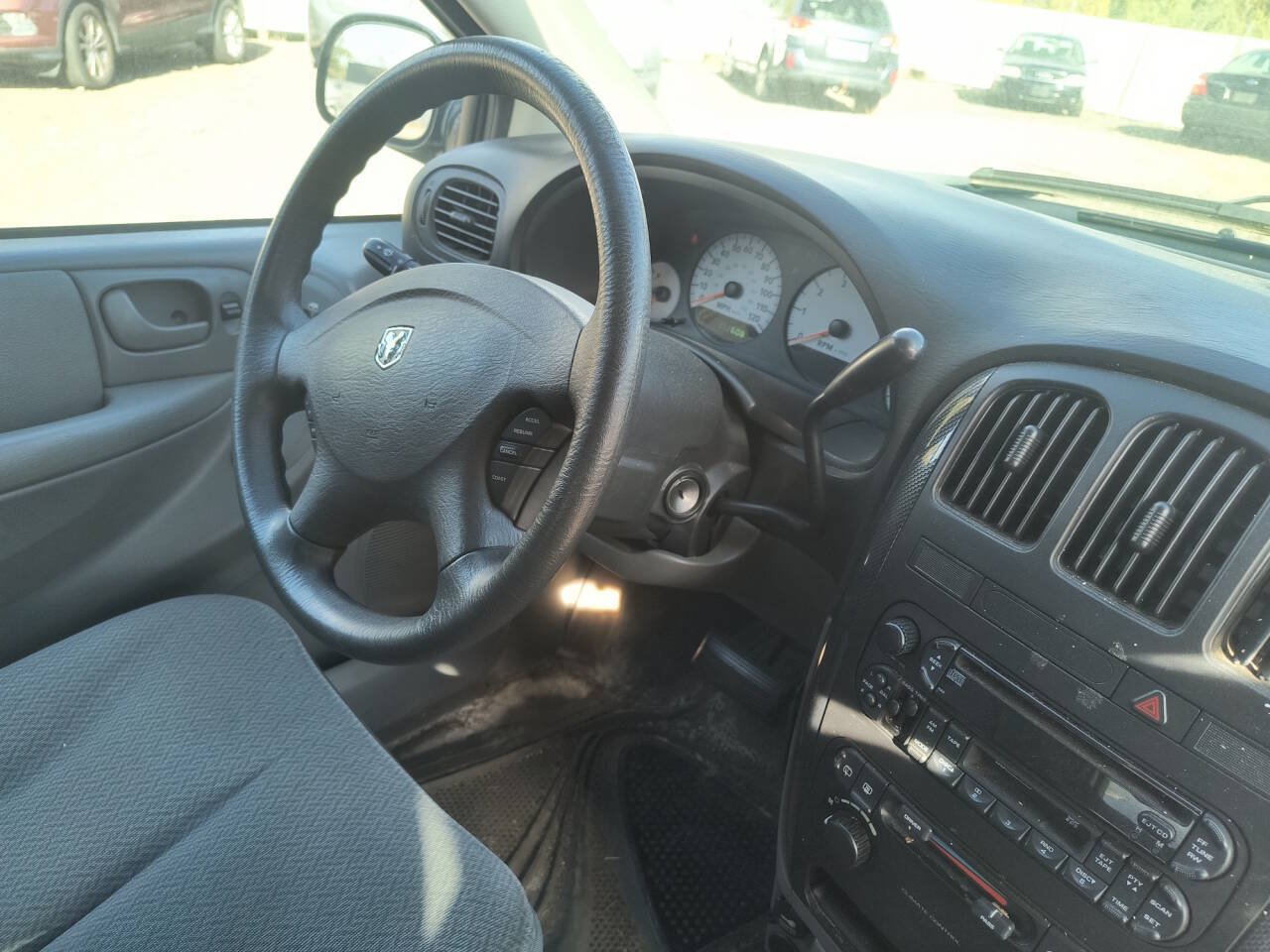 Used 2005 Dodge Caravan SXT FWD image 33