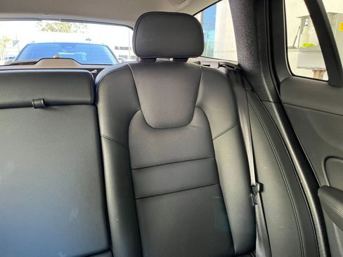 Used 2025 Volvo V60 B5 Cross Country Plus image 37