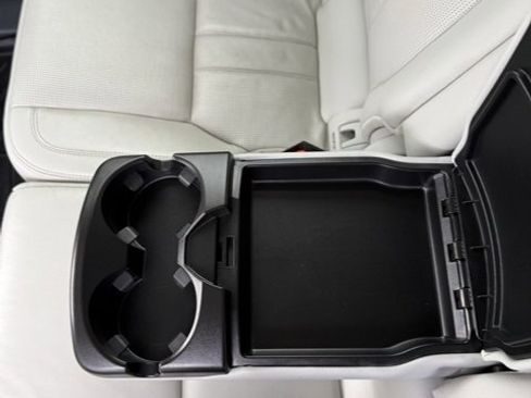 Used 2017 Land Rover Discovery Sport HSE image 36