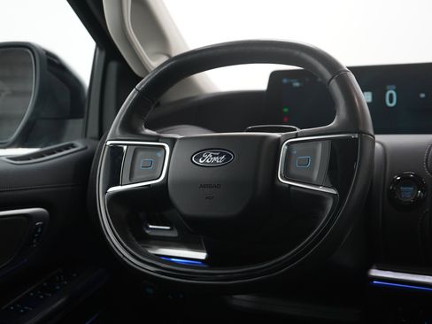 Used 2025 Ford Expedition Platinum AWD/4WD image 16
