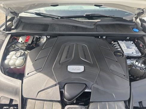 Used 2023 Porsche Cayenne Platinum Edition image 39