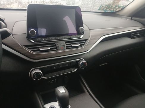 Used 2025 Nissan Altima 2.5 SV image 18