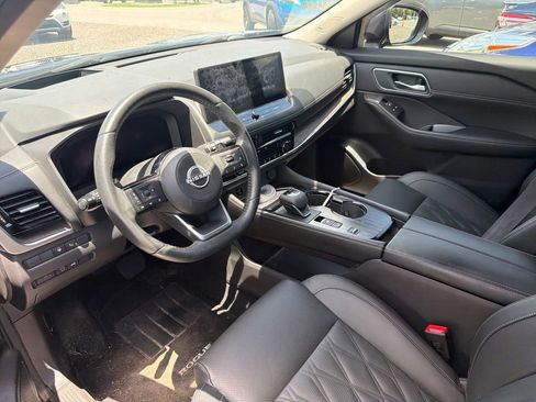 Used 2024 Nissan Rogue Platinum w/ Platinum Premium Package FWD image 9