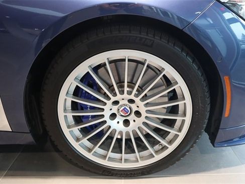 Certified 2022 BMW ALPINA B7 xDrive w/ Luxury Rear Seating Package image 11