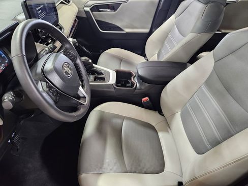 Used 2023 Toyota RAV4 Limited FWD image 31