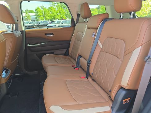 New 2026 Nissan Pathfinder Platinum AWD/4WD image 15
