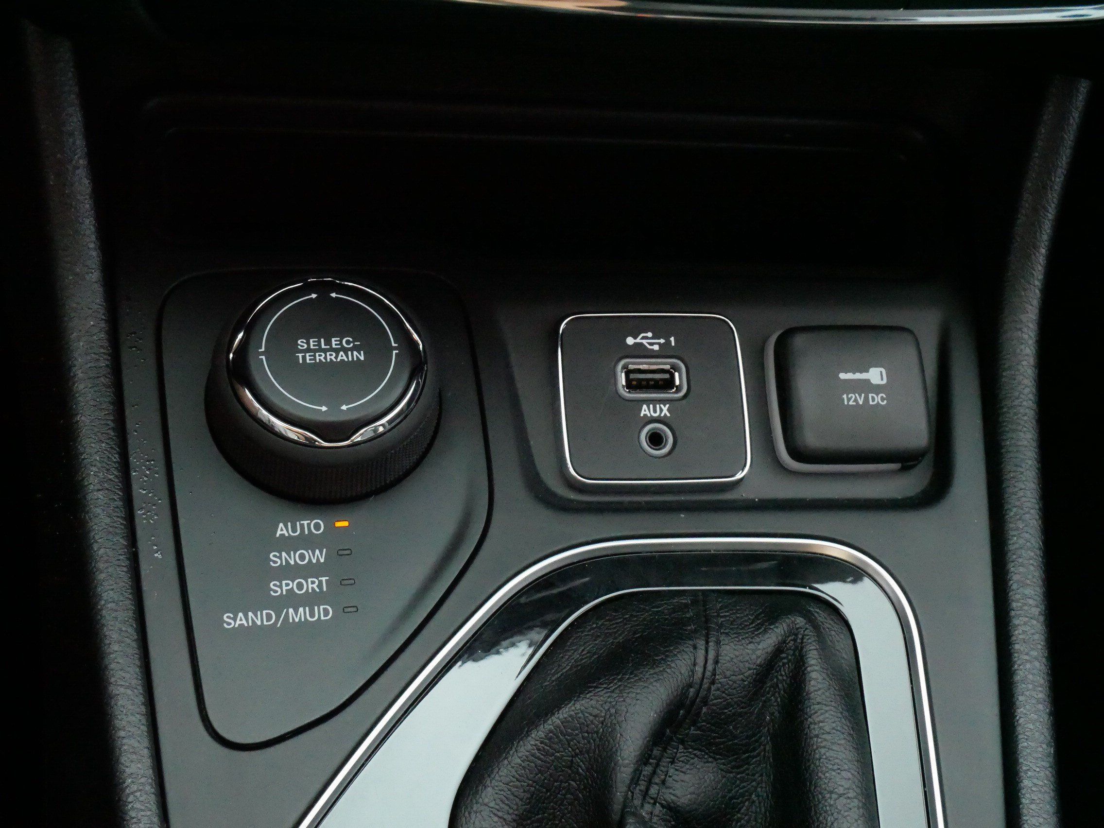 Used 2020 Jeep Cherokee Limited AWD/4WD image 24