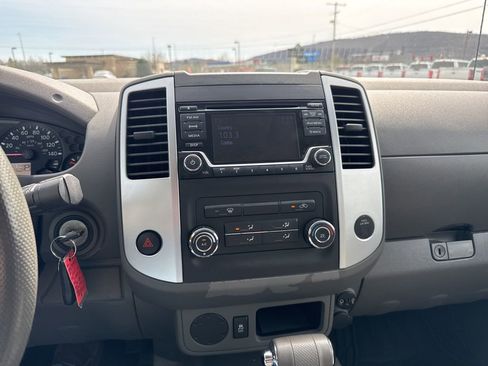 Used 2017 Nissan Frontier SV image 14