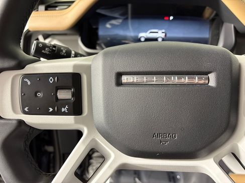 Used 2025 Land Rover Defender 110 S image 24