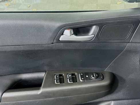 Used 2022 Kia Sportage LX image 15