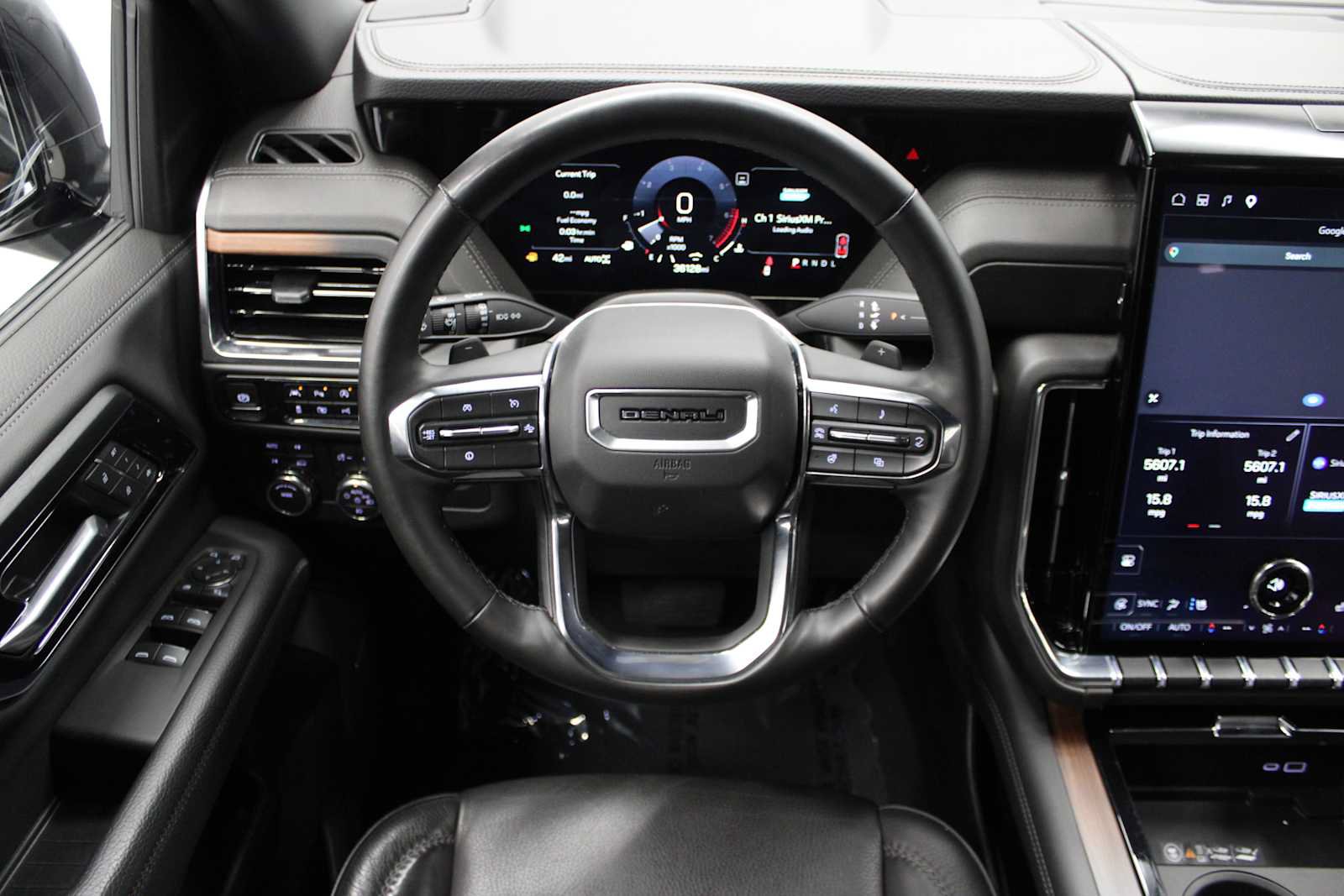Used 2025 GMC Yukon XL Denali AWD/4WD image 22