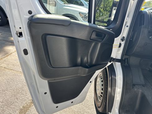 Used 2025 RAM ProMaster 2500 w/ Convenience Group FWD image 12