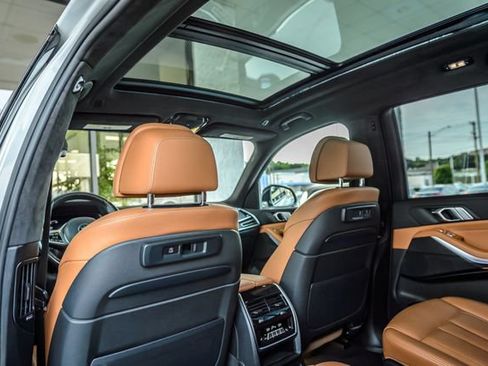 Used 2022 BMW X7 xDrive40i w/ M Sport Package AWD/4WD image 43