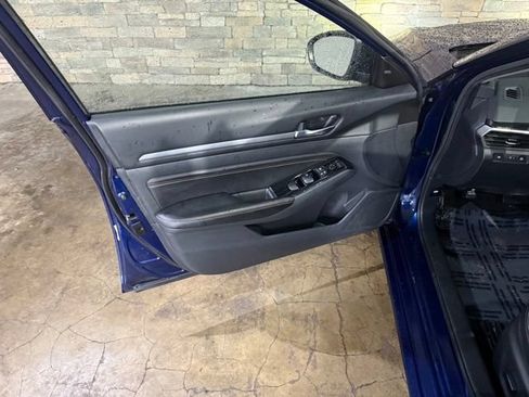 Certified 2023 Nissan Altima 2.5 SR w/ SR Premium Package FWD image 9