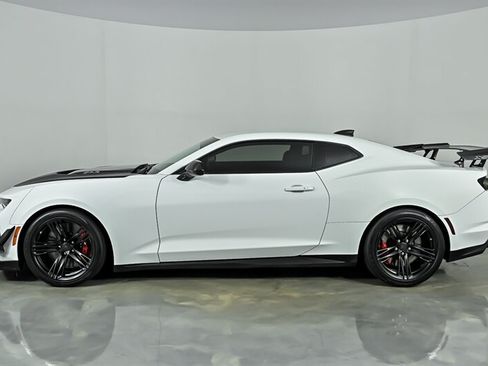 Used 2020 Chevrolet Camaro ZL1 RWD image 7